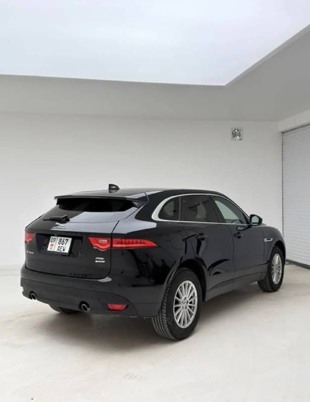 Jaguar F-Pace