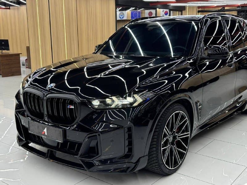 BMW X5 M60i
